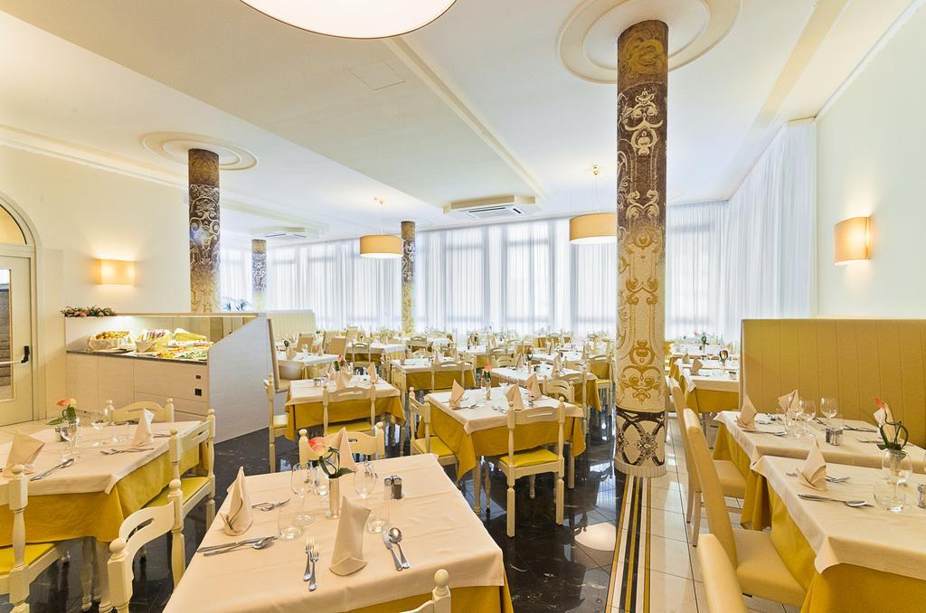 Hotel Montecarlo Bibione Buitenkant foto