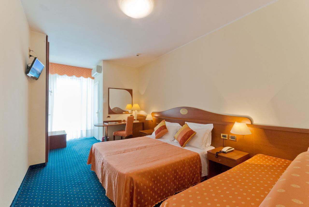 Hotel Montecarlo Bibione Buitenkant foto